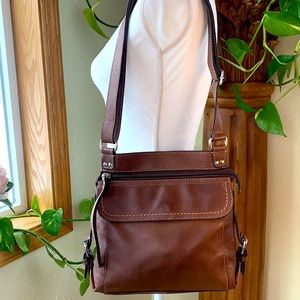 FOSSIL - Flawless! NWOT Fossil Quality Organizer Shoulder Bag 🤩🤩🤩